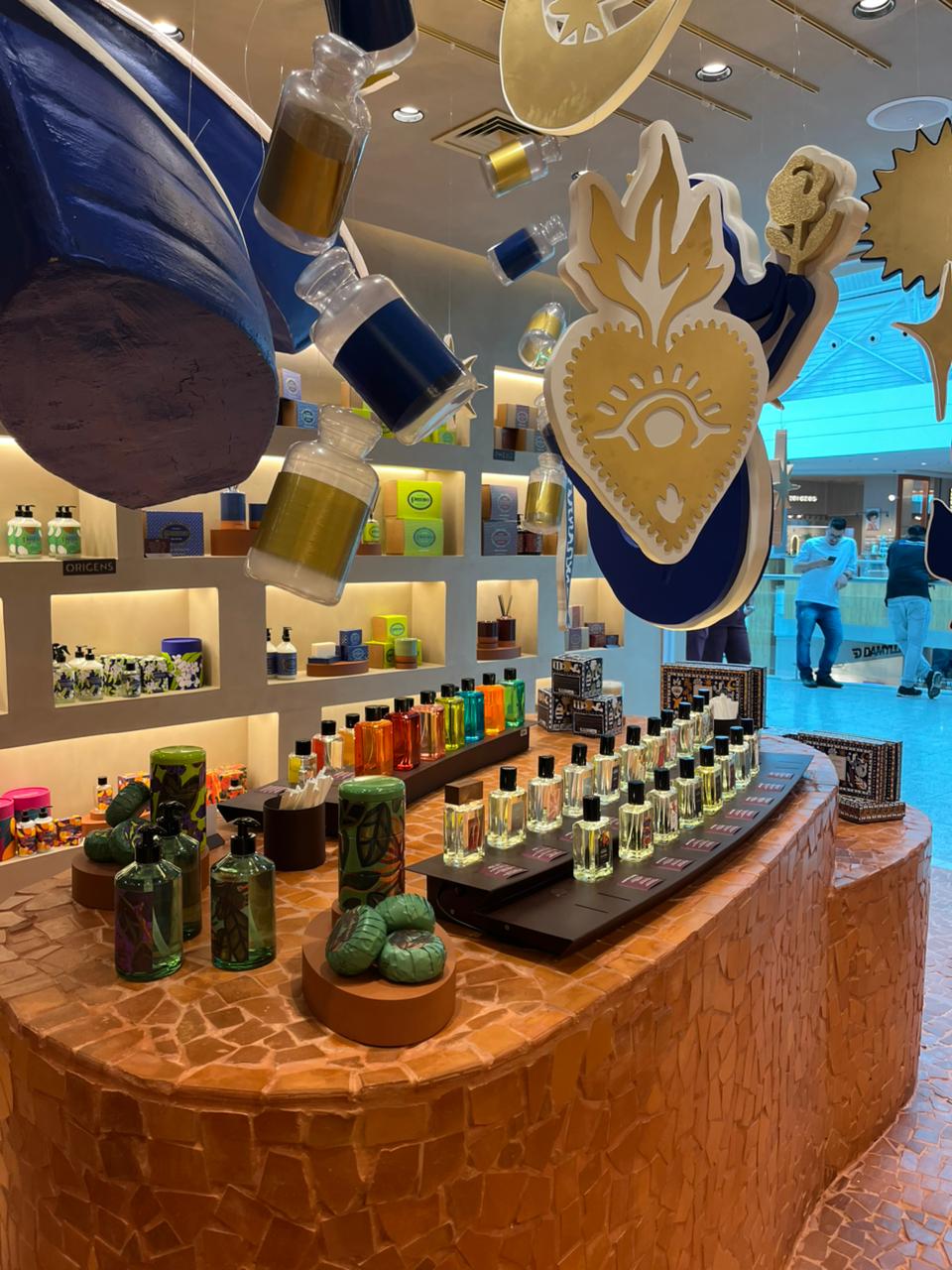 Phebo reabre loja em Salvador com conceito que celebra raízes brasileiras e obra exclusiva de Alberto Pitta