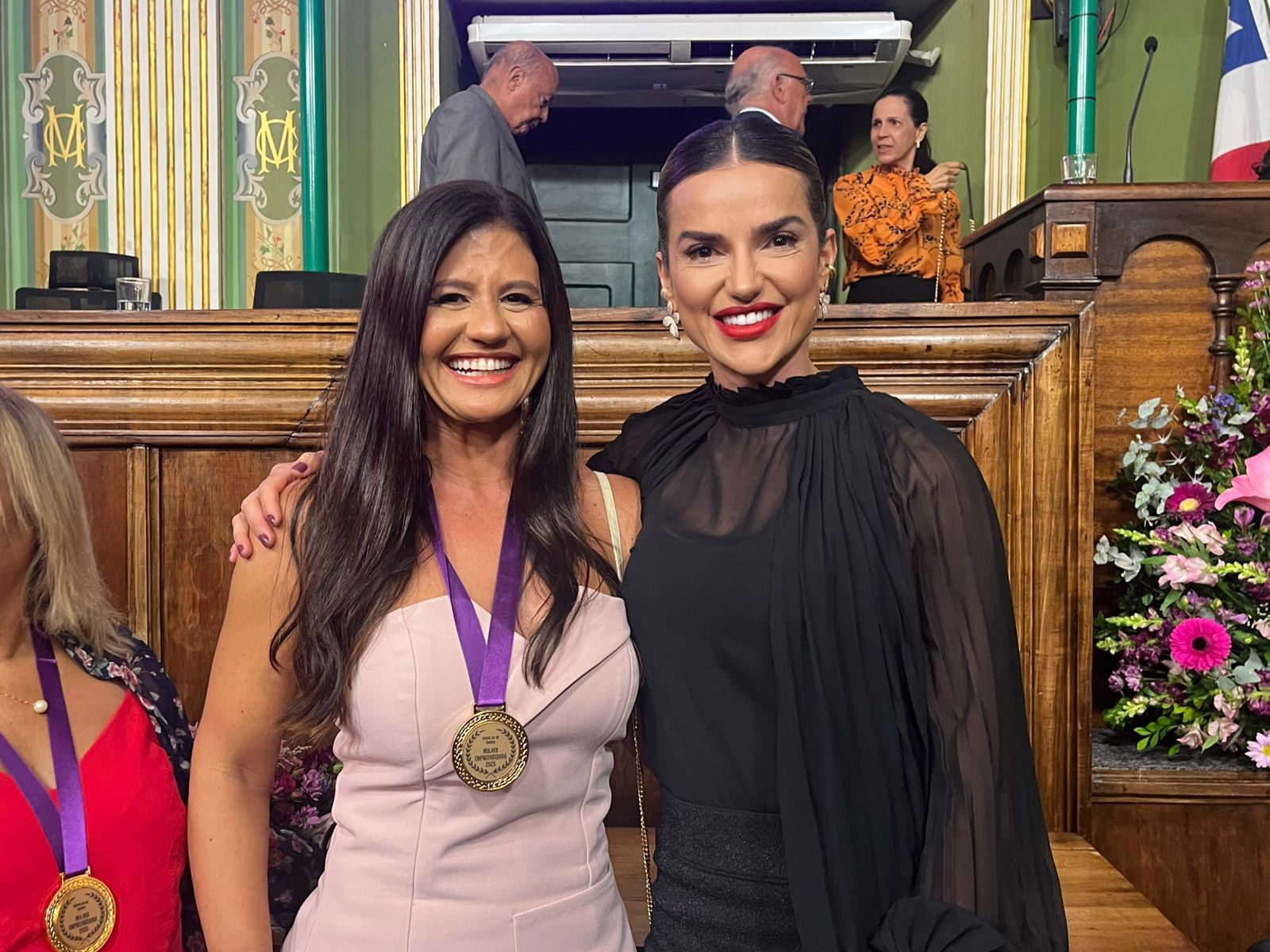 Lidiane Angelim é homenageada na Câmara Municipal com a Medalha de Honra Mulher Empreendedora
