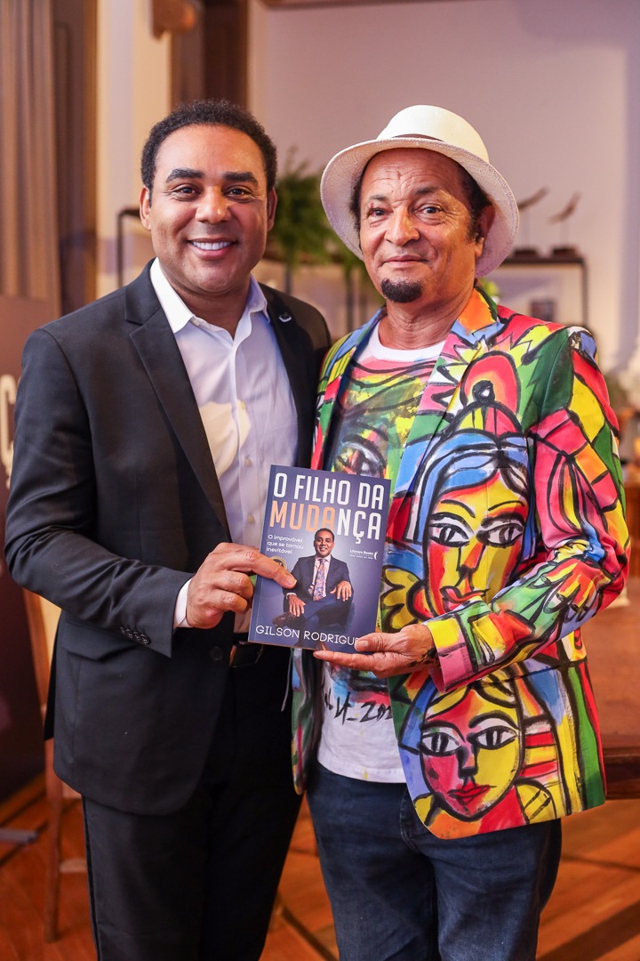 Palacete Tira Chapéu vive noite de emoção no lançamento do livro de Gilson Rodrigues