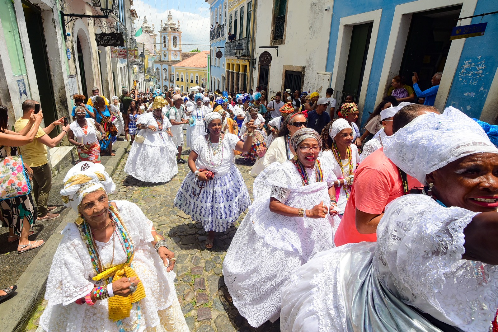 Dia da Baiana de Acarajé reúne celebração, cortejo e homenagens no Centro Histórico