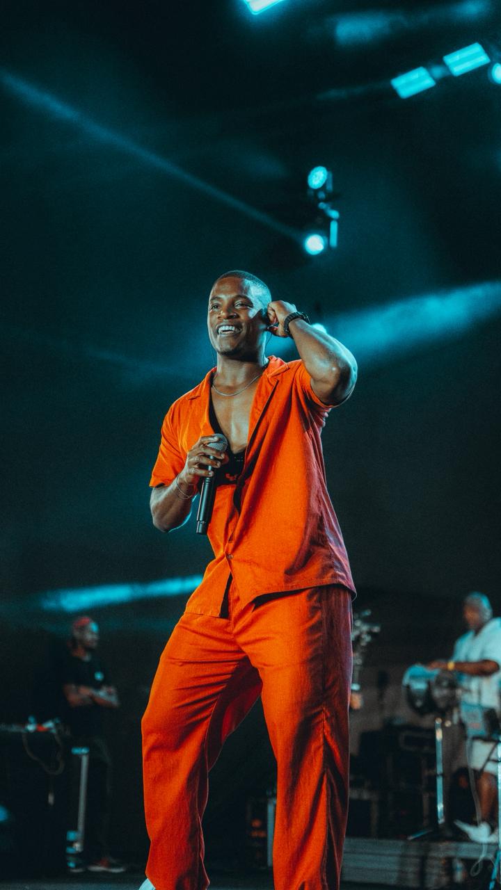 Cantor UEL emociona público na Festa da Consciência Negra em Brasília