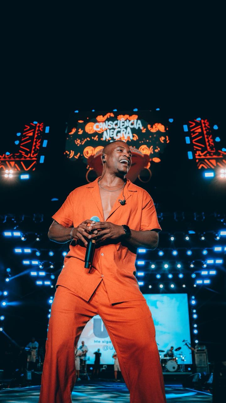 Cantor UEL emociona público na Festa da Consciência Negra em Brasília