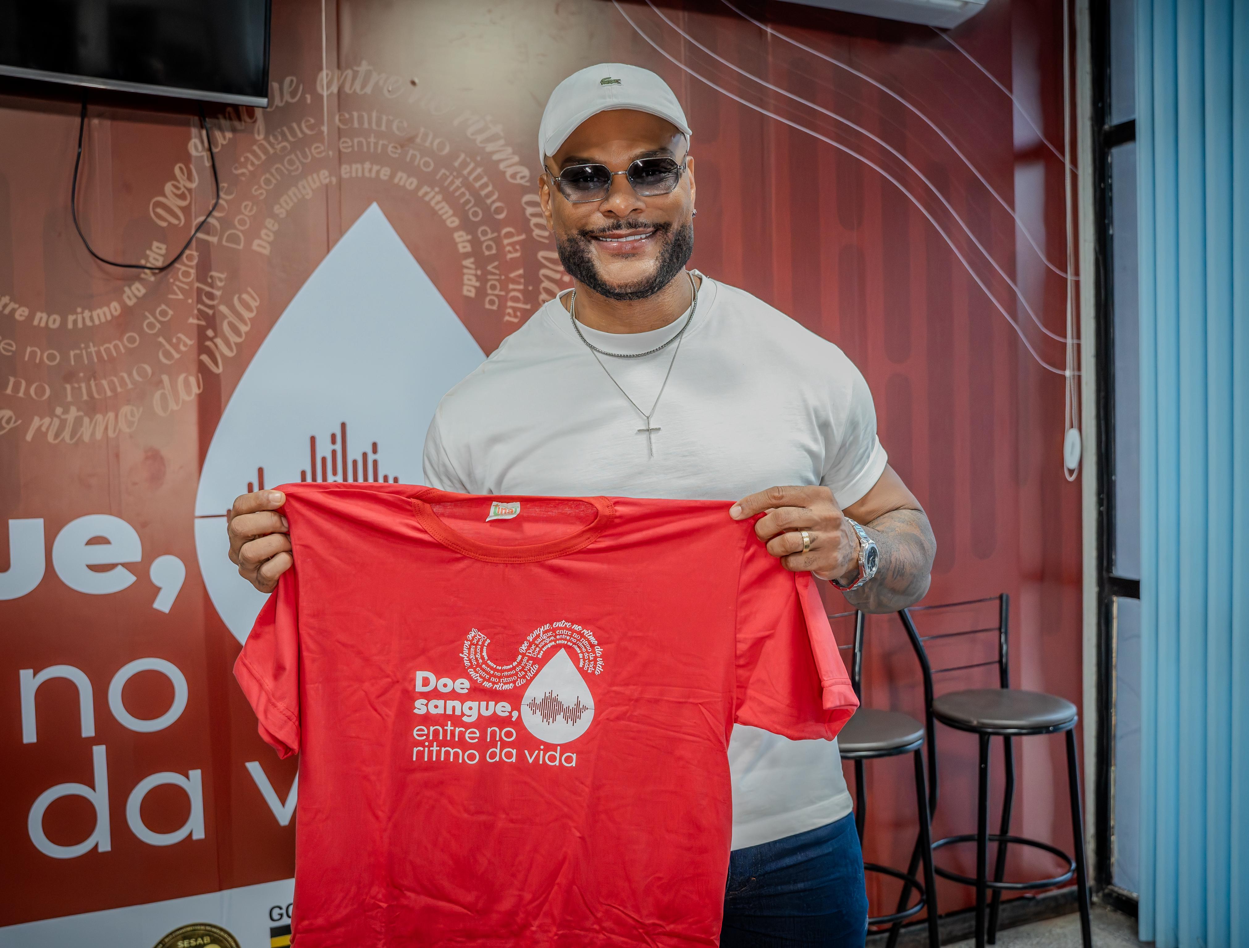 Tony Salles visita Hemoba no Dia do Doador e assume campanha nacional de doação de sangue