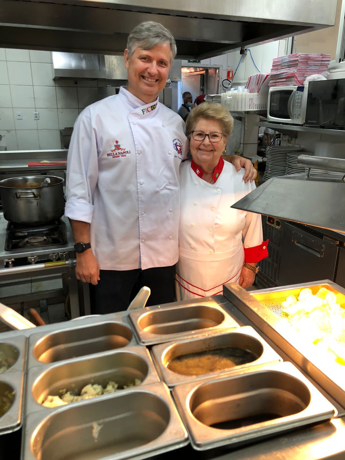 Bella Napoli celebra 63 anos com menu especial inspirado nos clássicos da casa