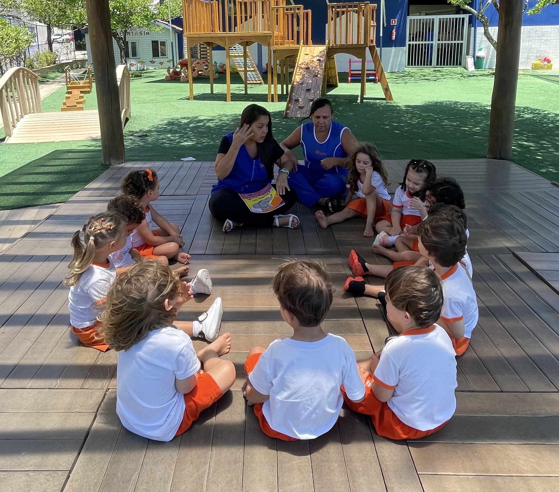 Escolha da primeira escola envolve aspectos emocionais e construção de vínculos, aponta psicanalista