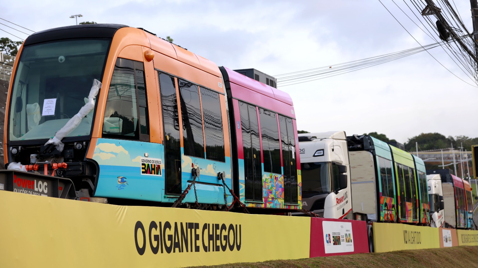 Primeiros trens do VLT chegam a Salvador e testes começam em janeiro de 2026