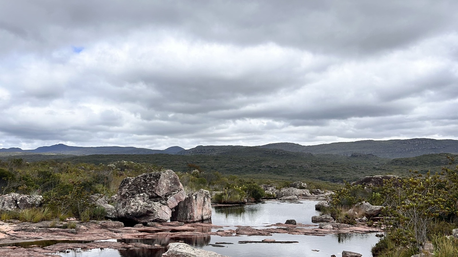 Inema emite alerta para chuvas fortes e risco de temporais em mais de 150 cidades baianas