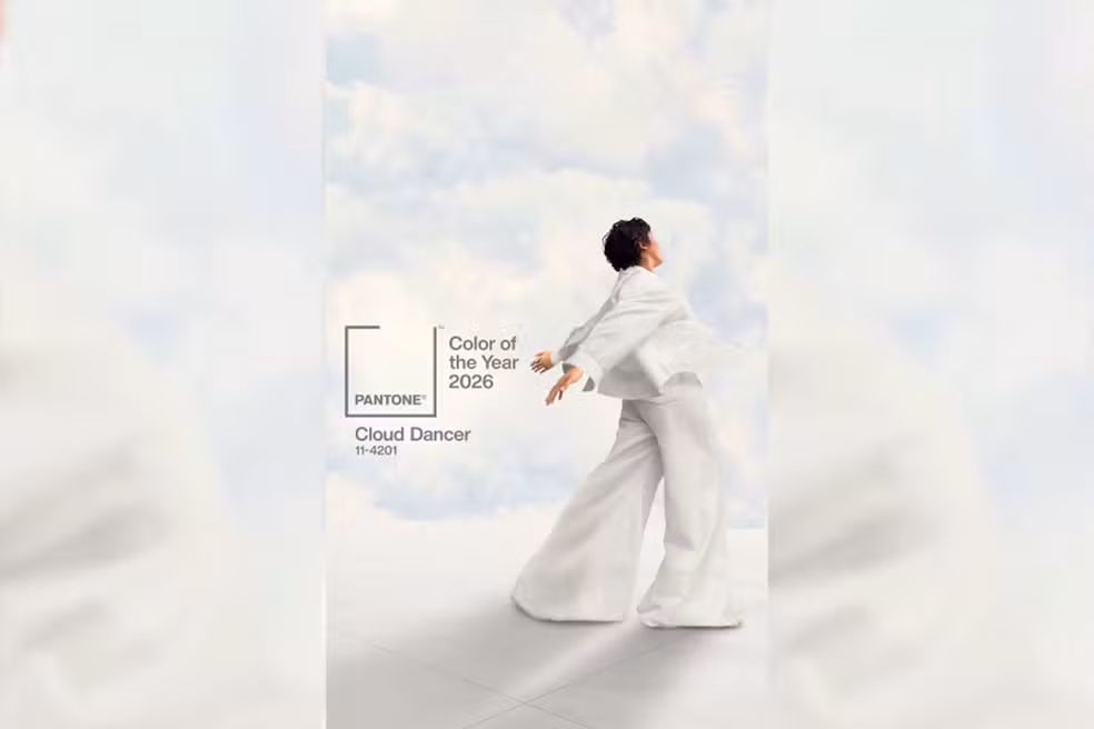 Pantone anuncia “Cloud Dancer” como a cor de 2026
