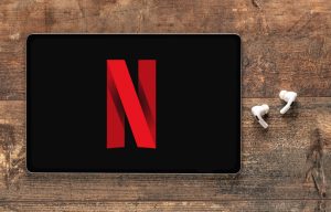 Netflix anuncia acordo para comprar a Warner Bros. Discovery por US$ 72 bilhões