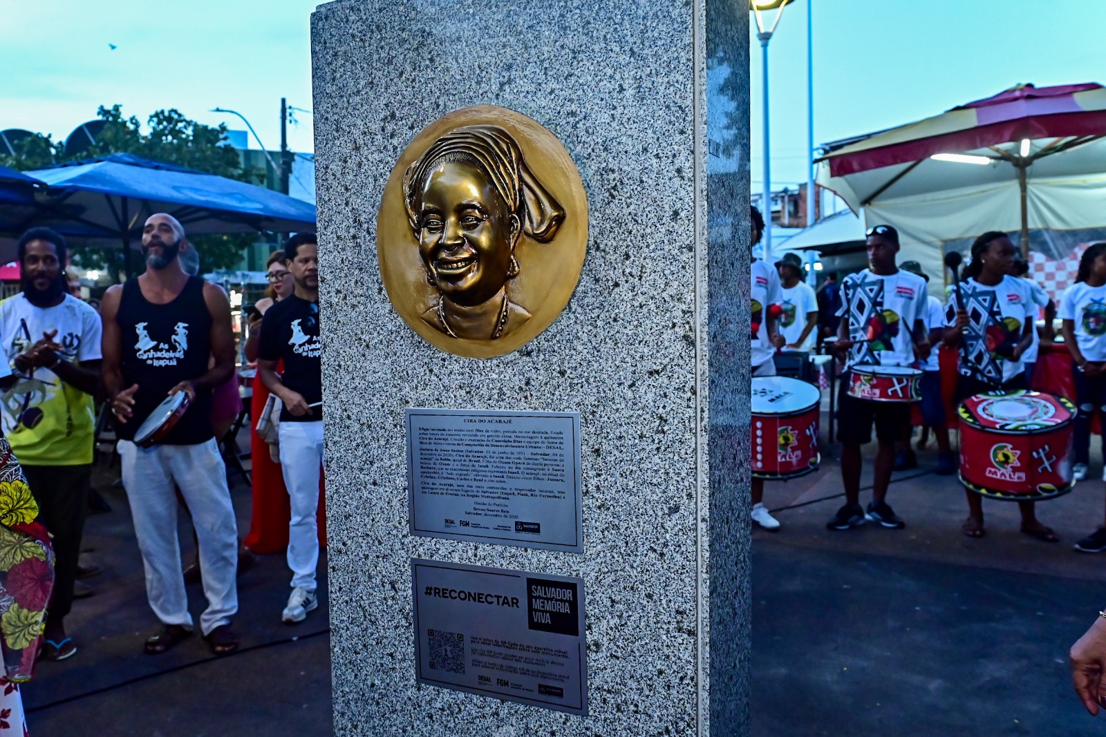 Fundação Gregório de Mattos inaugura efígie de Cira do Acarajé em Itapuã