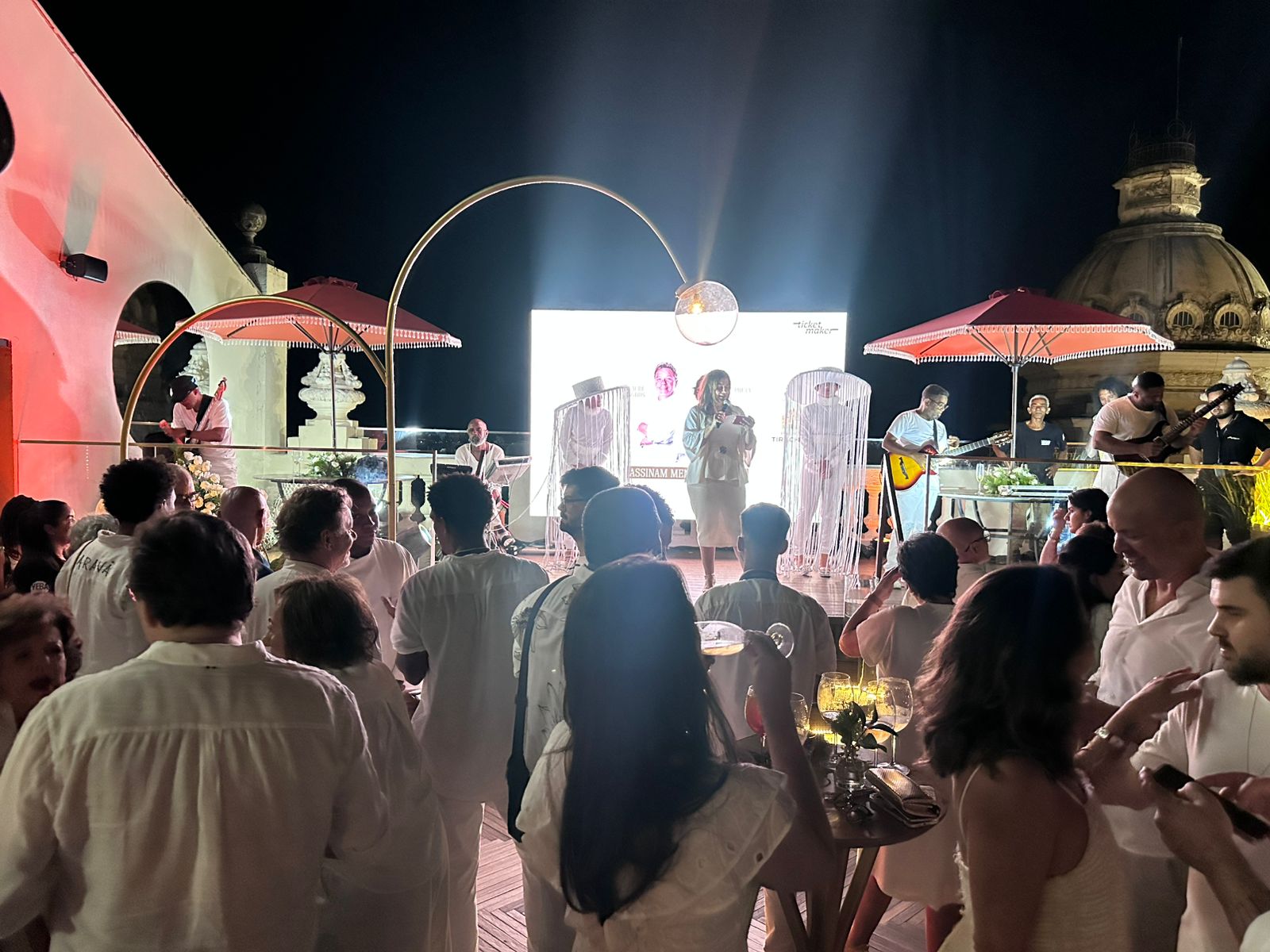 Palacete Tirachapéu apresenta prévia do seu Réveillon para convidados