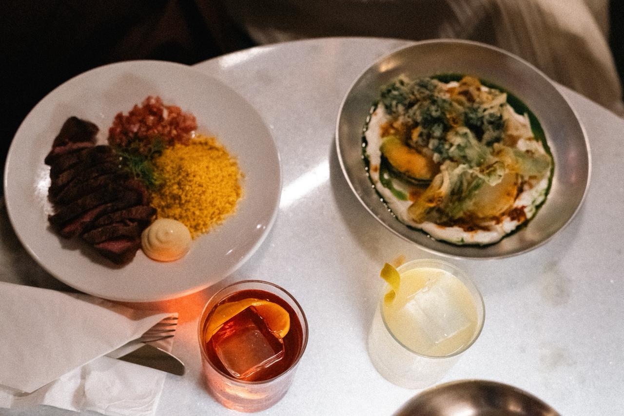 UNE Cozinha abre as portas no Rio Vermelho com proposta sensorial que une arte e gastronomia
