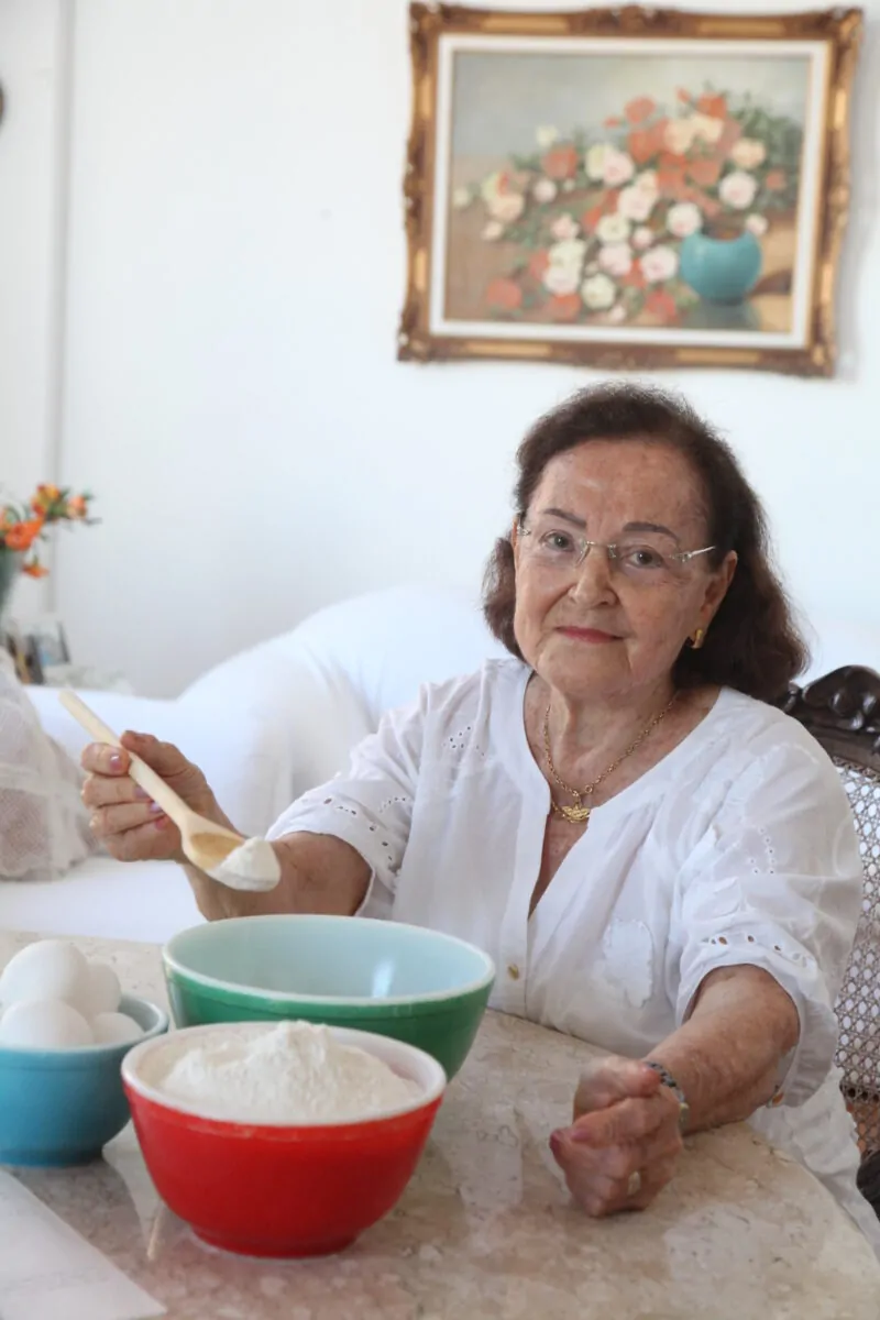 Livro resgata a história do Pão Delícia e homenageia sua criadora em Salvador
