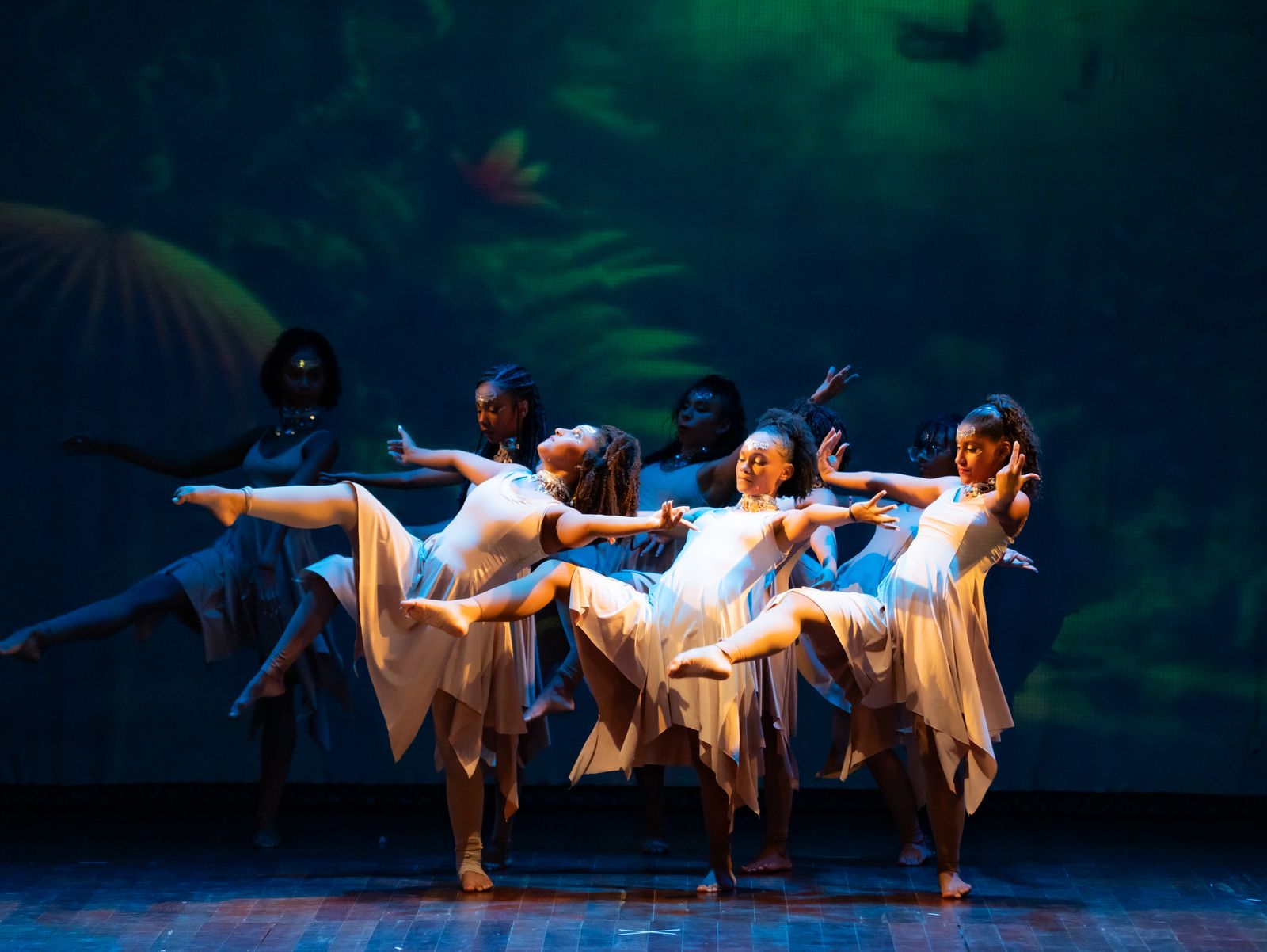 Espetáculo de ginástica rítmica transforma música em movimento no Teatro Jorge Amado