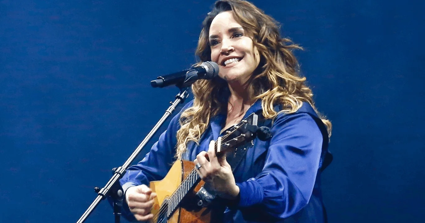 Ana Carolina comemora 25 anos de carreira com turnê que chega a Salvador