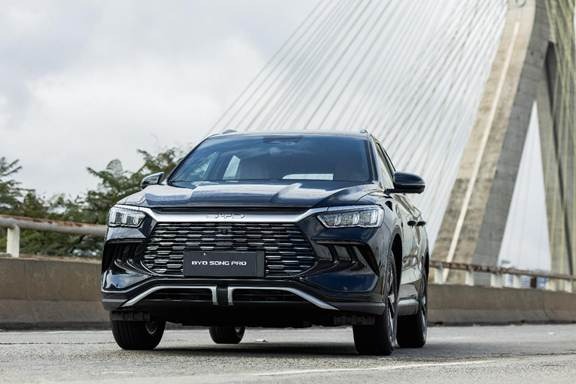 BYD atinge marca histórica de 100 mil veículos vendidos em 2025 no Brasil