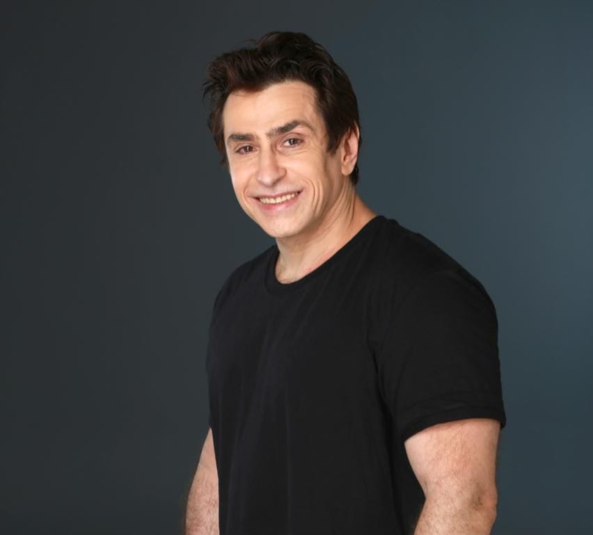 Psicólogo e escritor Alexander Bez explica por que as festas de fim de ano intensificam emoções e ampliam gatilhos emocionais