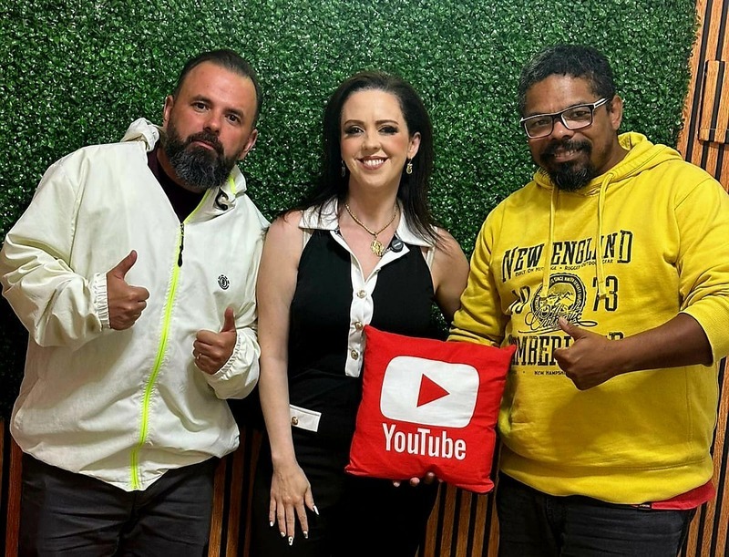 A taróloga e terapeuta holística Natalia Sagrada viraliza ao revelar previsões para 2026 em participação no Podsticando