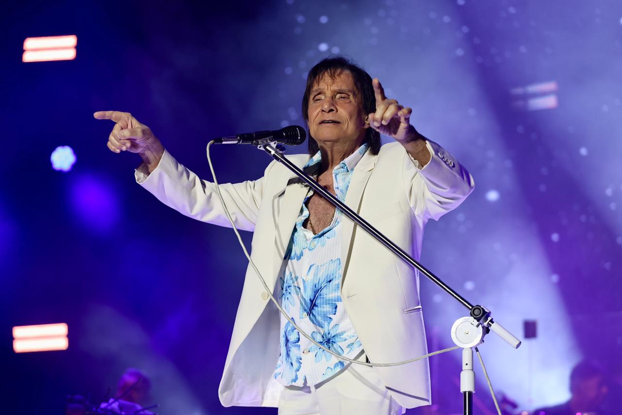 Roberto Carlos transforma a Arena O Canto da Cidade em uma noite de emoção no Natal Salvador