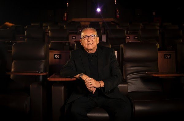 Galvão Bueno recebe alta após internação por pneumonia e reassume rotina