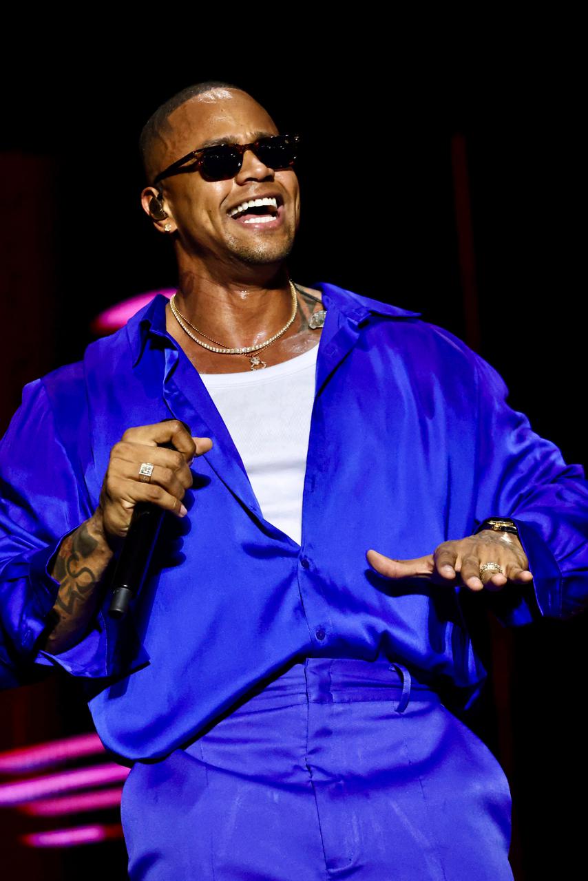 Léo Santana transforma Virada Salvador em viagem afetiva por 20 anos de carreira