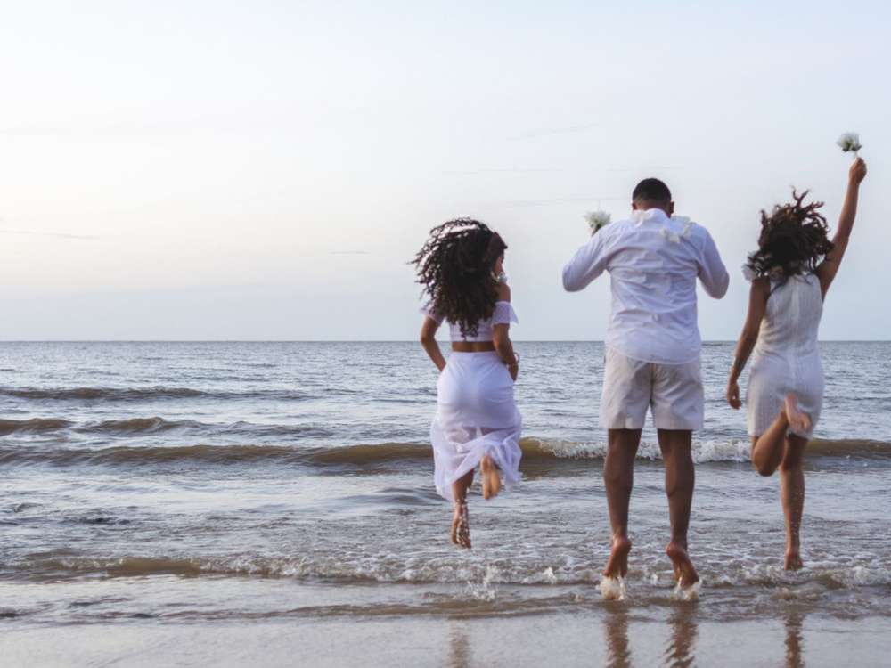 Por que pular sete ondas virou tradição no Ano-Novo e como fazer o ritual