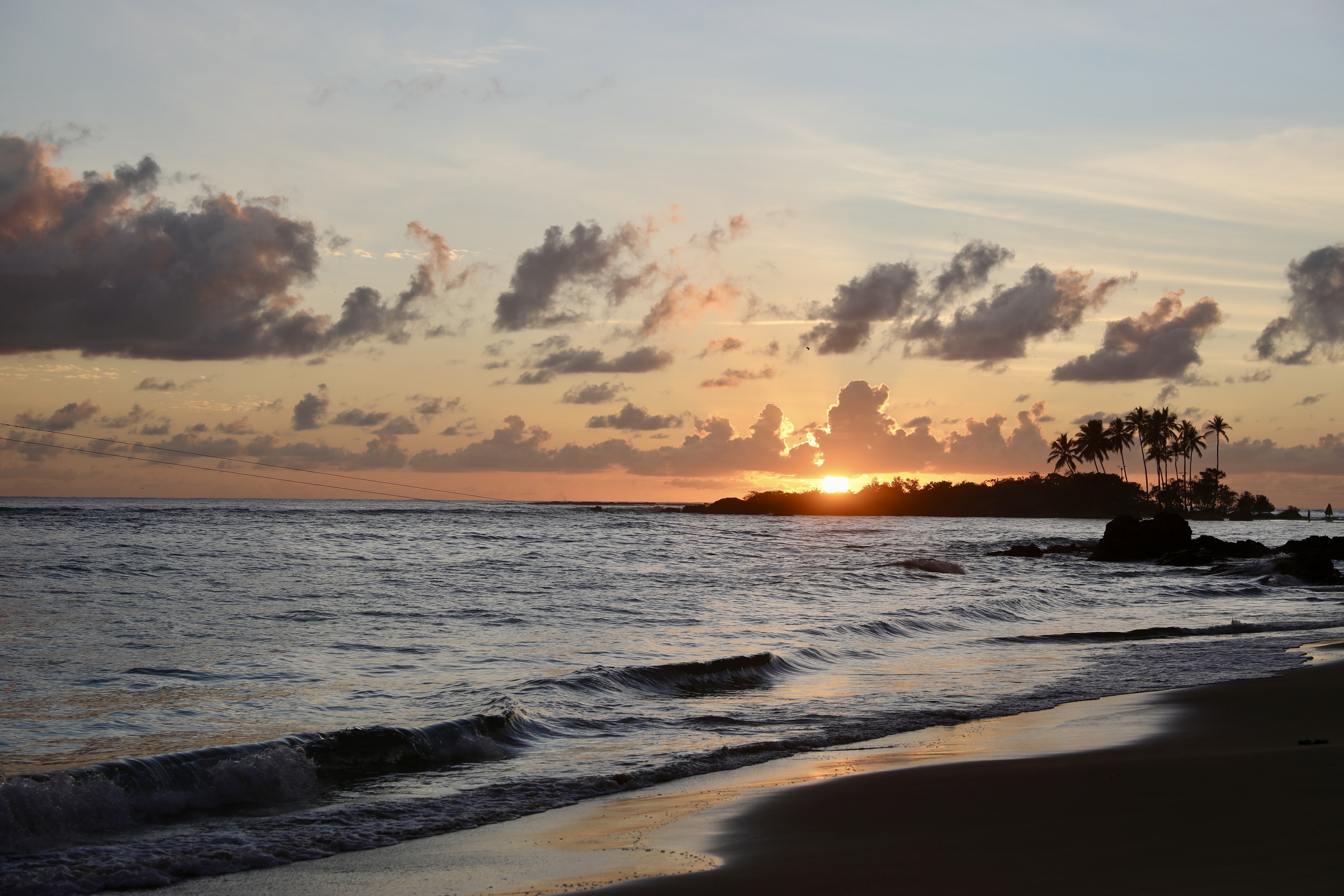 Virada de 2025 para 2026 terá sol, calor intenso e chance de chuva em Salvador