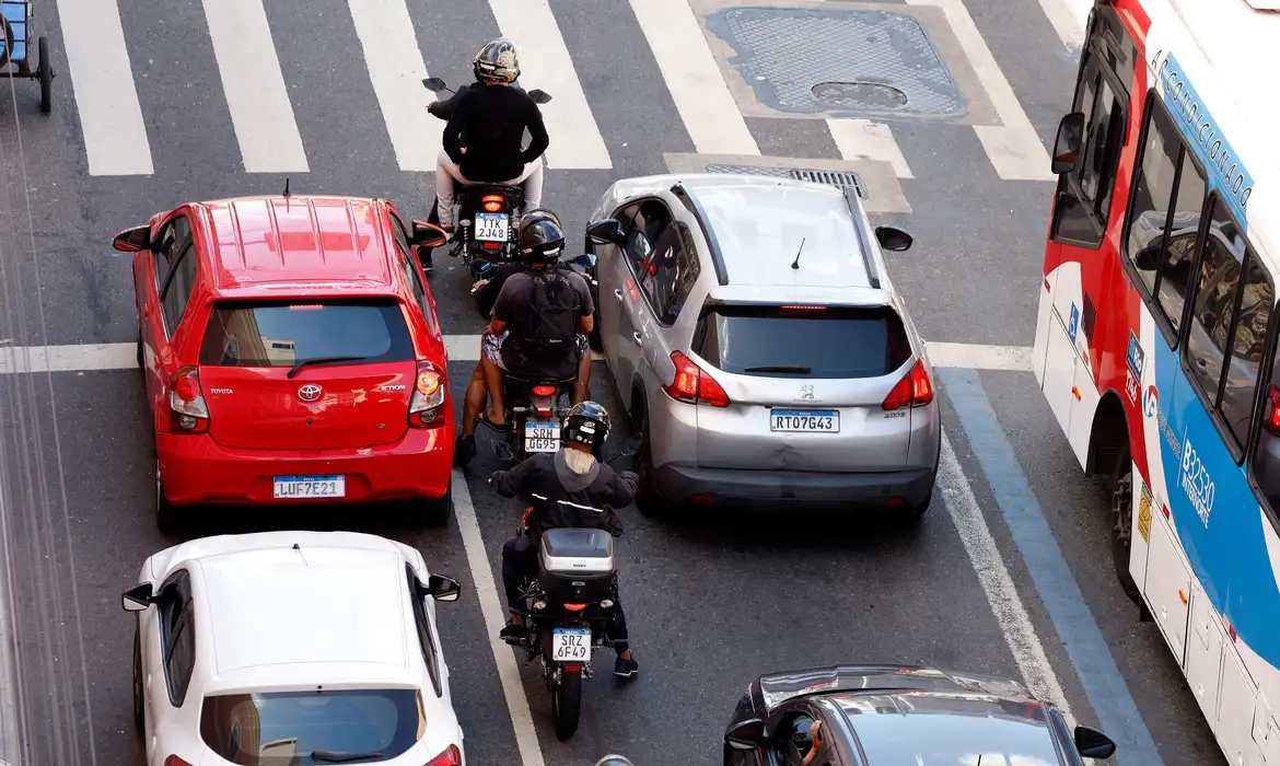Regras para ciclomotores começam a valer nesta quinta-feira em todo o Brasil