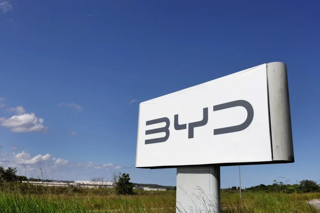 Fábrica da BYD na Bahia vai produzir veículo híbrido elétrico flex para o mercado brasileiro