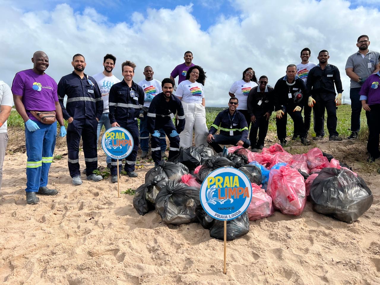 Tronox realiza nova edição do Projeto Praia Limpa em Arembepe e Jauá