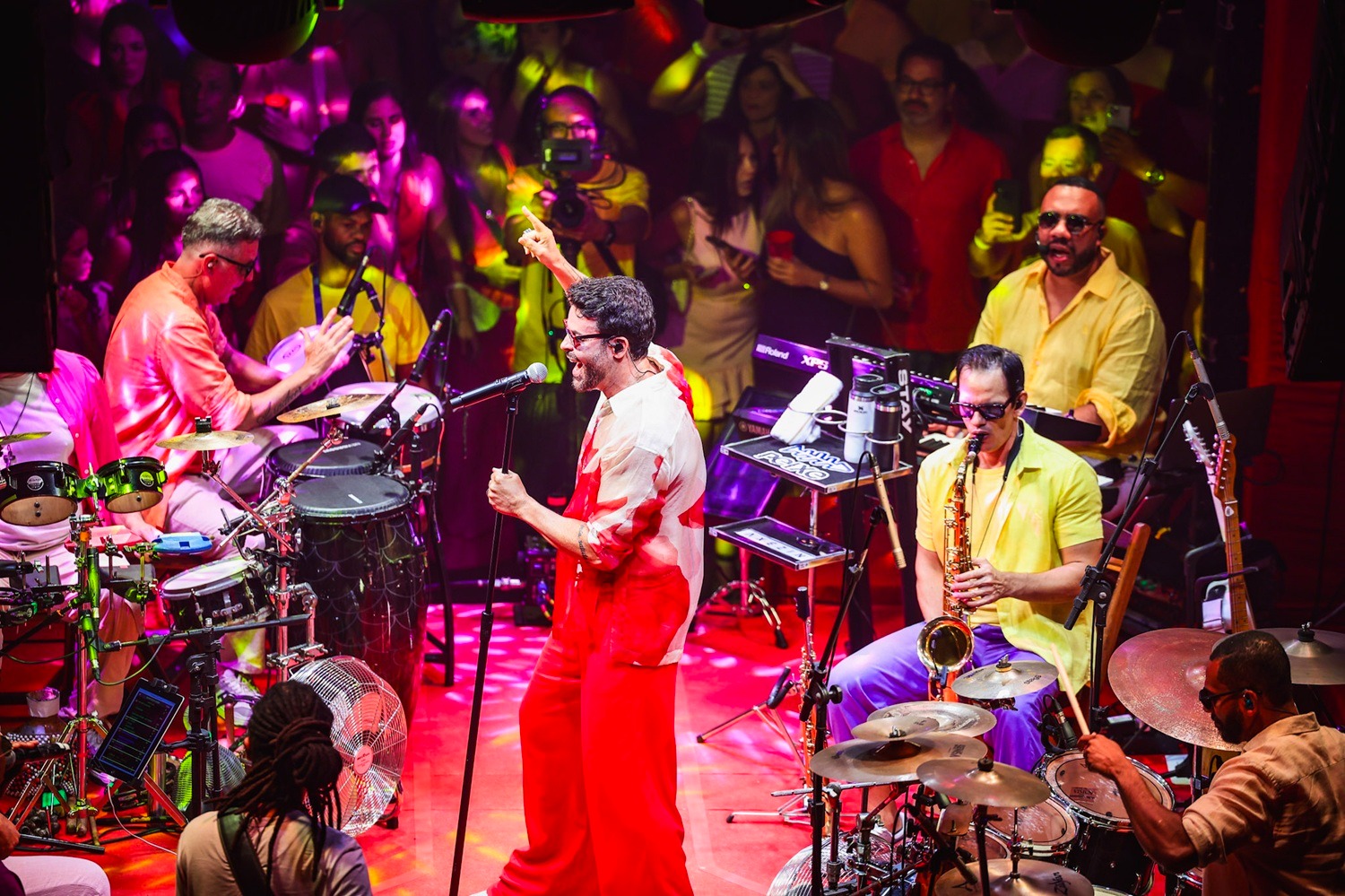 Alexandre Peixe lança 6º volume do Axézin e celebra os 40 anos do Axé Music com Durval Lelys e Gerônimo