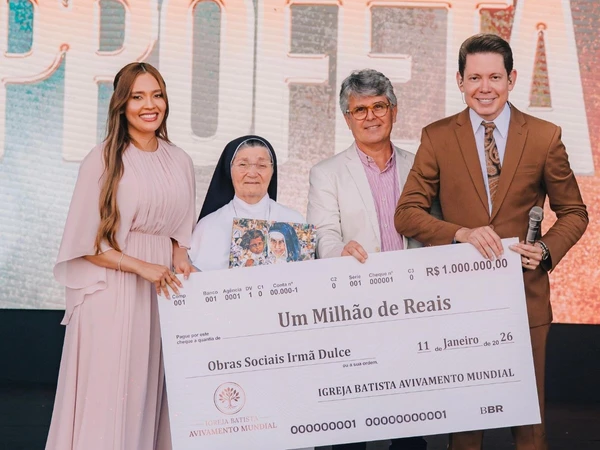 Bispo Bruno Leonardo doa R$ 1 milhão ao Hospital Irmã Dulce em evento em Salvador