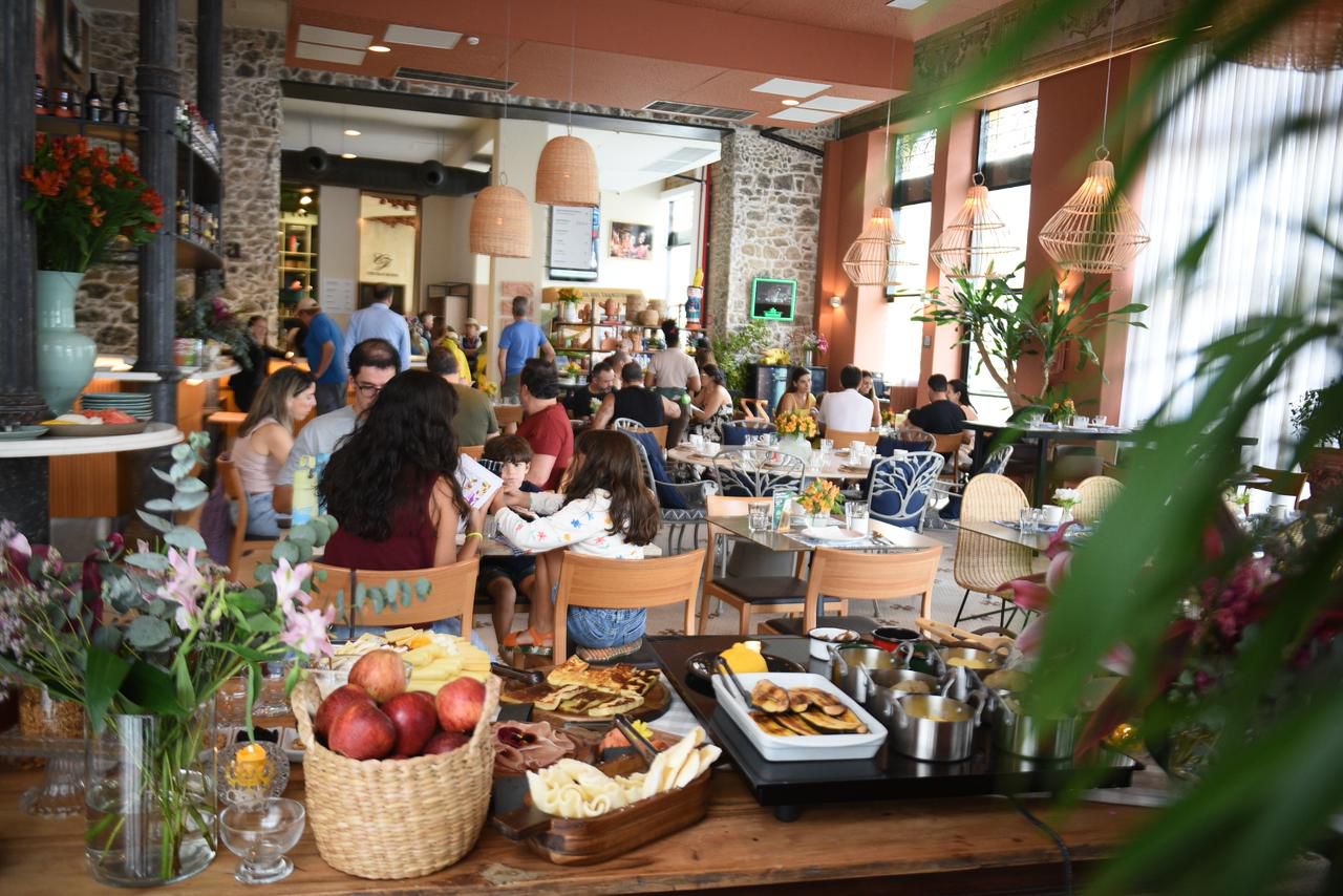 Palacete Tirachapéu entra no clima do Bonfim com feijoada e samba ao vivo