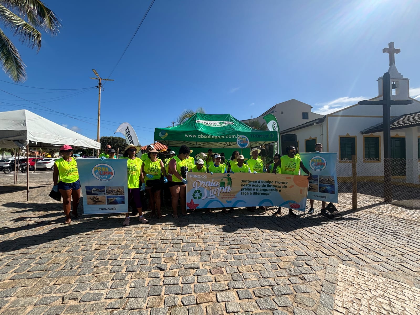 Projeto Praia Limpa recolhe cerca de 500 kg de resíduos em Arembepe e segue para Jauá