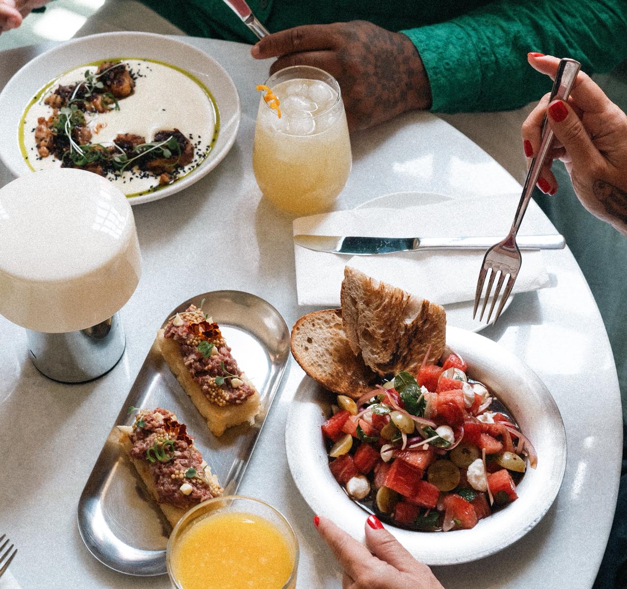 UNE Cozinha resgata tradição de café da manhã especial na Festa de Iemanjá, no Rio Vermelho