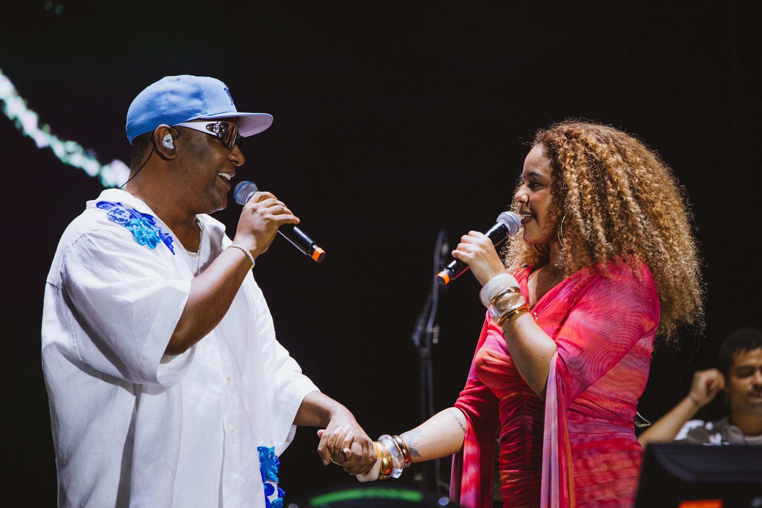 Psirico incendeia o Festival de Verão em encontro vibrante com Rachel Reis