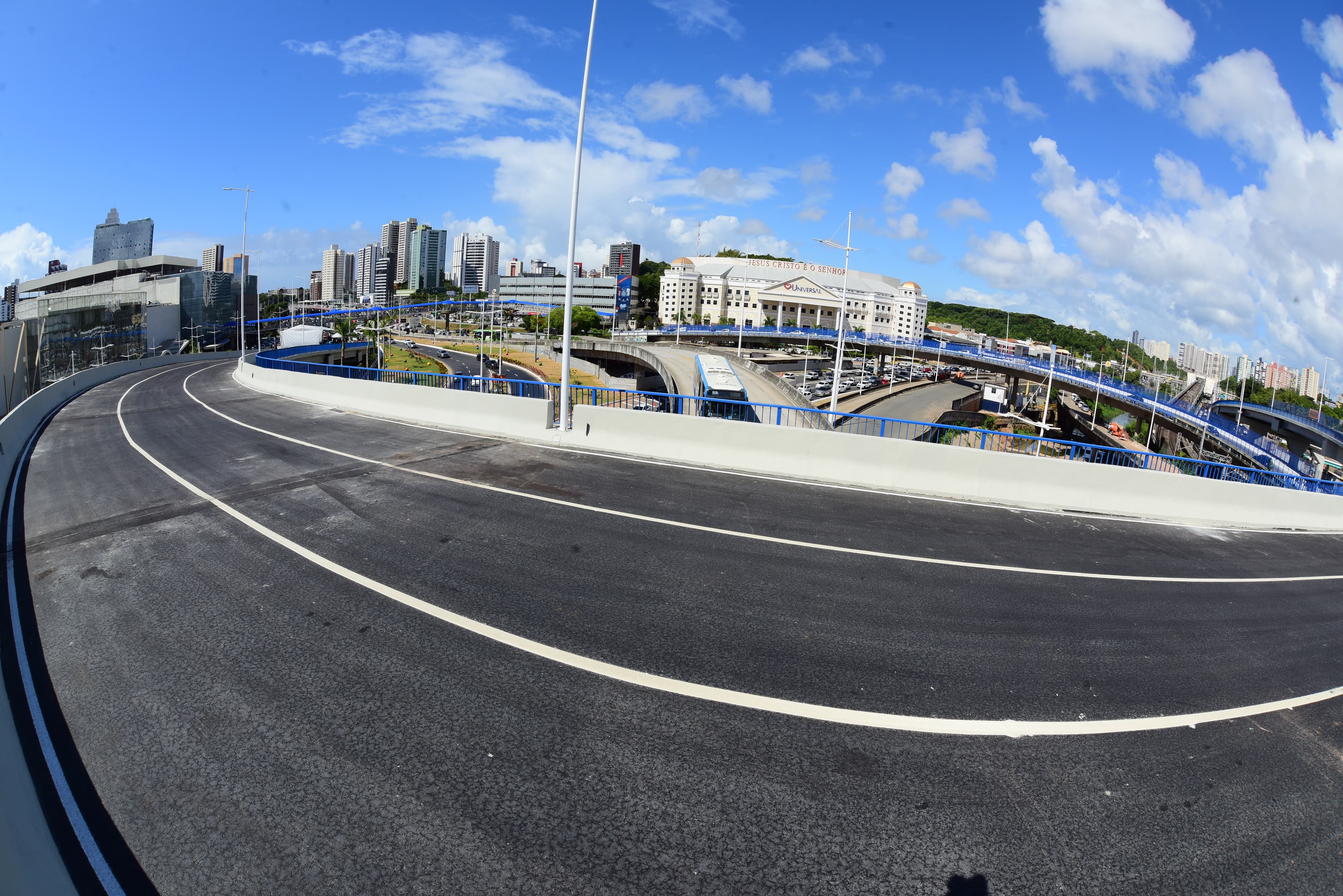 Novo Viaduto José Linhares amplia conexão entre a Avenida ACM e o Acesso Norte e melhora fluidez do trânsito