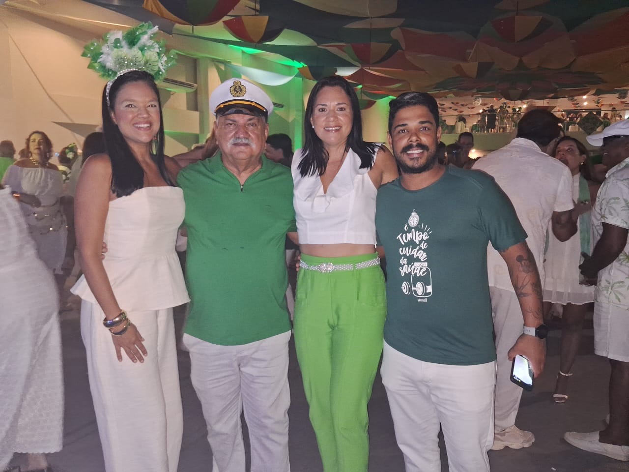Prévia Carnavalesca Verde e Branco Encheu o Salão do Iate Clube Pajussara de Alegria, Brilho e Tradição