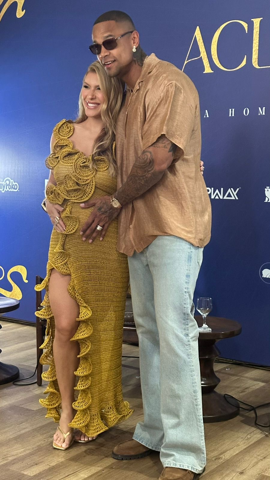 Léo Santana e Lore Improta recebem convidados em almoço especial antes da Noite da Aclamação