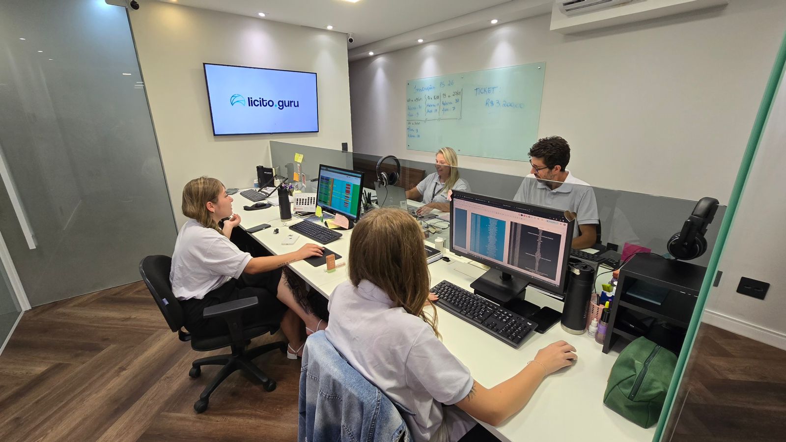 Inteligência artificial especializada busca reduzir burocracia e insegurança jurídica nas licitações públicas