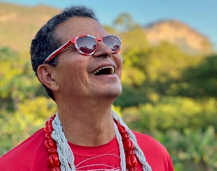 Ed Ribeiro: a trajetória surpreendente do artista por trás dos mosaicos da Casa de Iemanjá