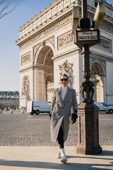 Dra. Hellen Sampaio participa do IMCAS e acompanha tendências da estética mundial