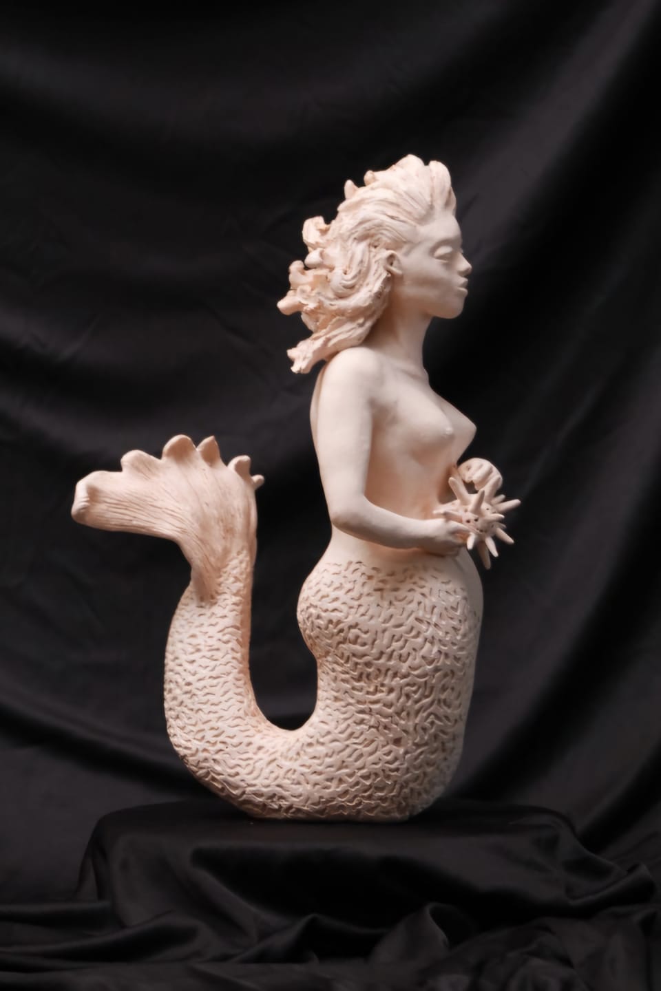 Exposição “Odoyá: entre marés e ancestralidade” reúne 37 artistas em mostra dedicada a Yemanjá no Rio Vermelho