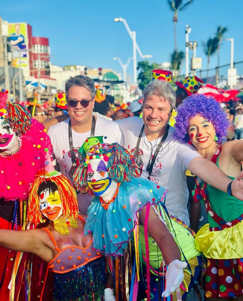 Desfile dos Palhaços do Rio Vermelho abre o pré-Carnaval de Salvador com homenagem a Riachão