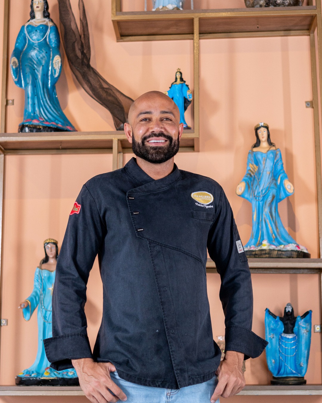 Vini Figueira celebra o Dia de Iemanjá com programação especial em restaurantes e pool party em Salvador