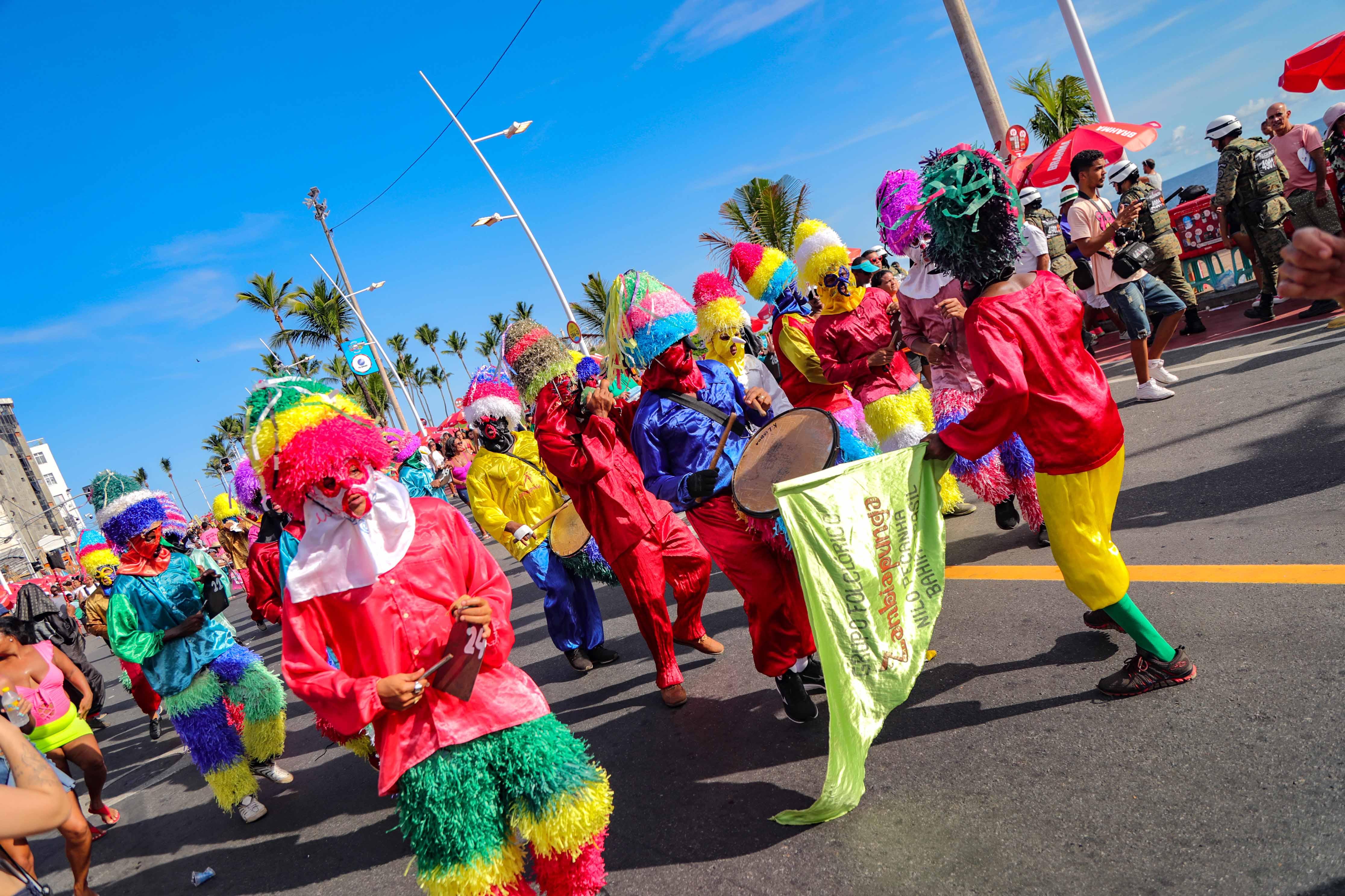 Com fanfarras e grupos culturais, Fuzuê anima o pré-Carnaval de Salvador neste domingo (8)