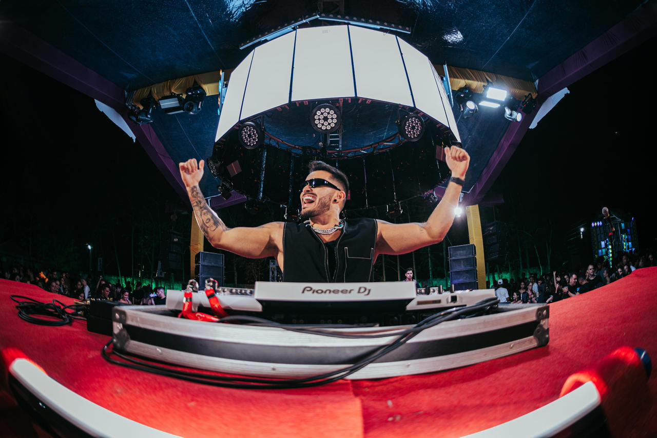 DJ baiano Pedro Chamusca estreia no Carnaval de São Paulo abrindo show de Ivete Sangalo