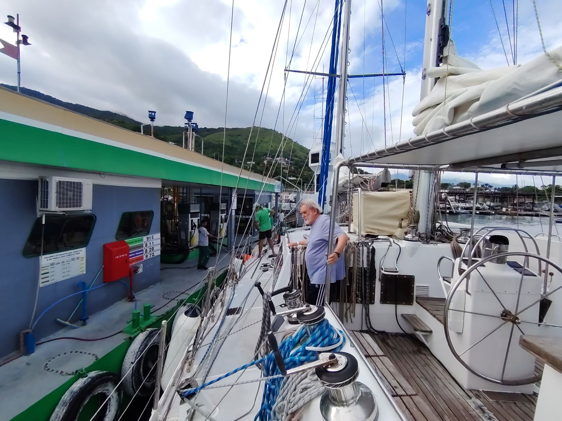 Aleixo Belov chega a Salvador no dia 28 de fevereiro com o veleiro Fraternidade