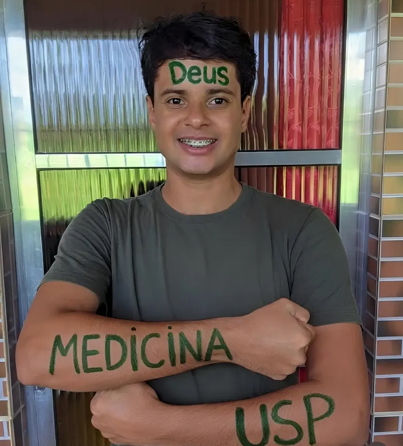 Jovem da periferia de Salvador conquista 1º lugar em Medicina na USP