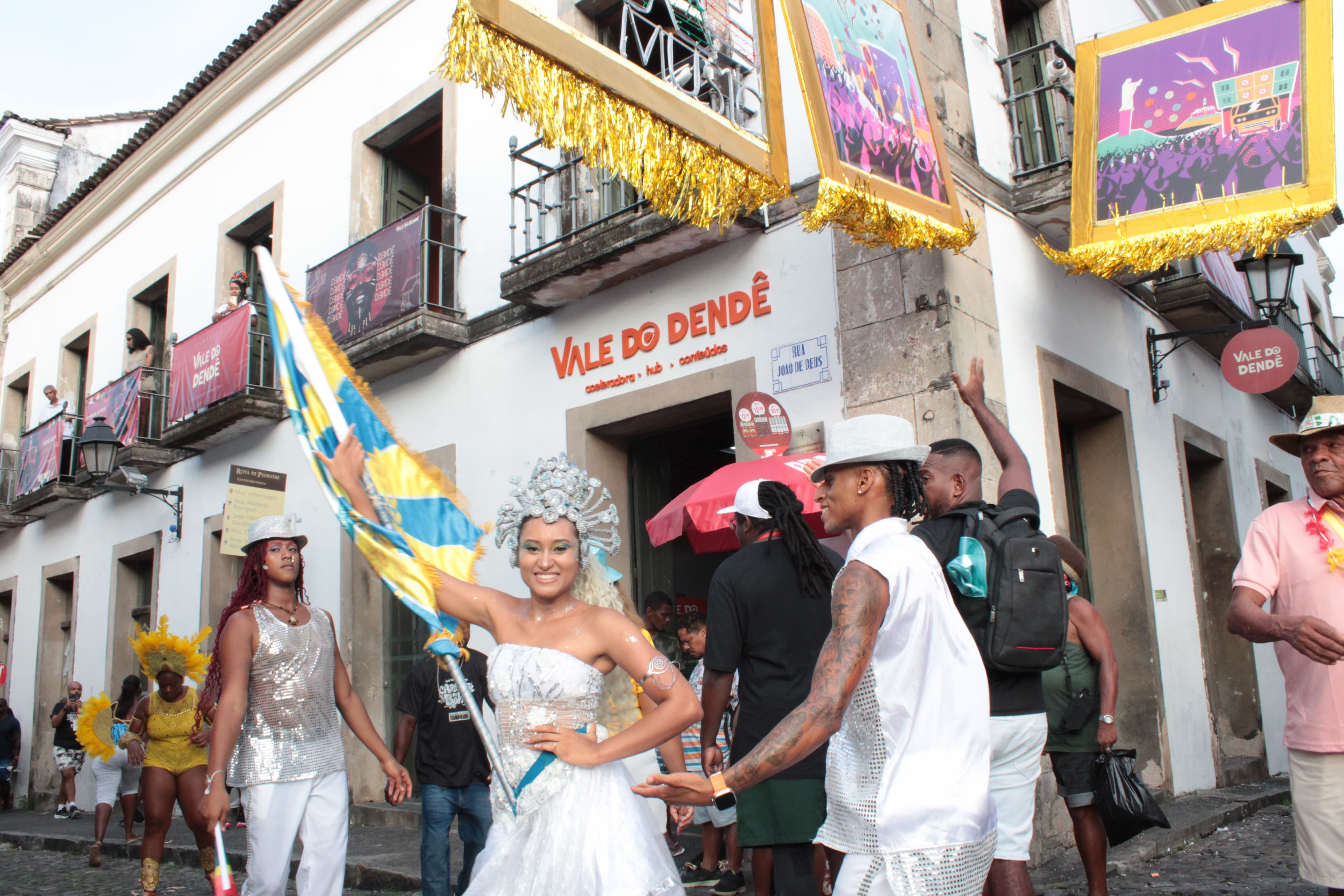 Vale do Dendê homenageia Cabo Verde em camarote no Pelourinho com transmissão inédita para a África